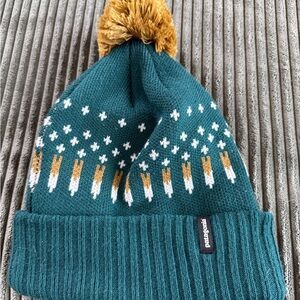 Patagonia beanie with Pom